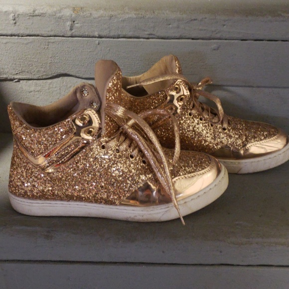 Shoes - Awesome Gold Glittery Shoes!